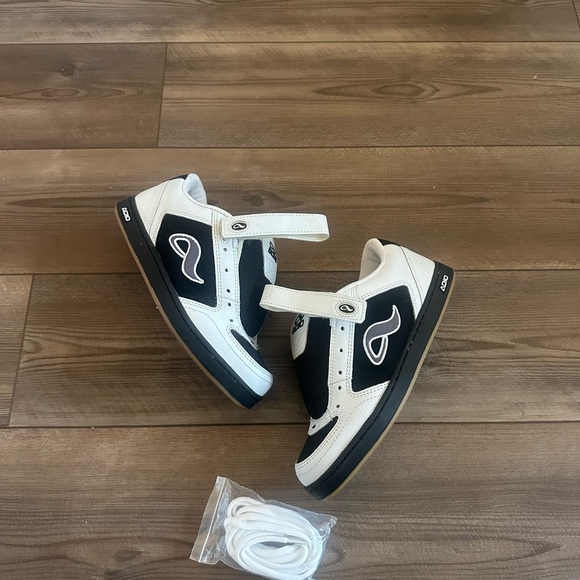 RARE Adio Hamilton Straps Skate Shoe Y2K VTG Size 8.5 BAM - Picture 3 of 10